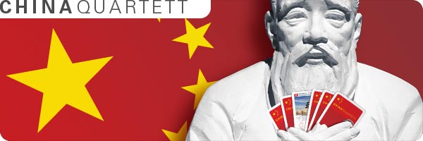 Kunfuzius vor Chinesischer Flagge mit China Quartett Spiel